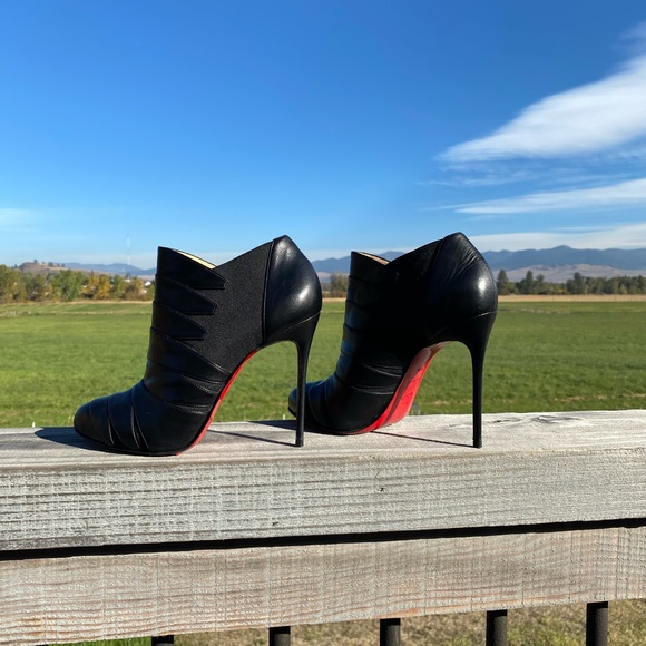 LouBoutin black leather stiletto booties. Sz.38.5 - Picture 2 of 10